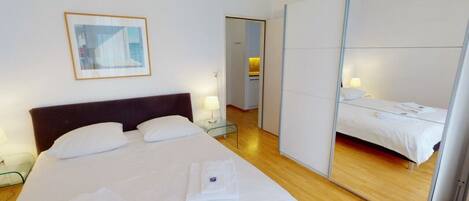 1 bedroom, desk, iron/ironing board, WiFi