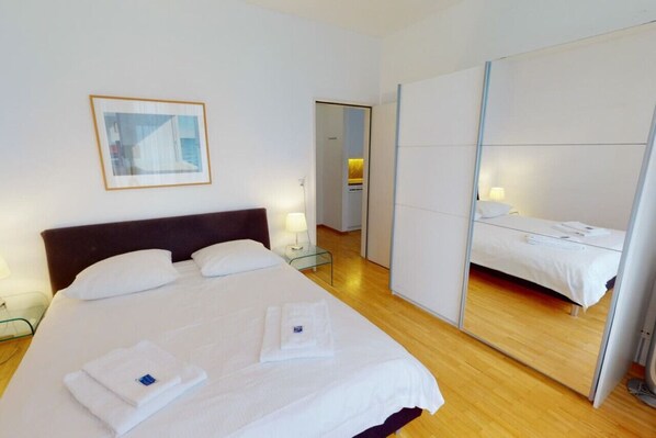 1 bedroom, desk, iron/ironing board, WiFi