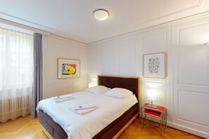 2 bedrooms, iron/ironing board, WiFi, bed sheets