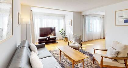 Executive 2BR apt near lake/city center (Dufour 4)