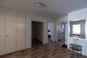 2 Schlafzimmer, Schreibtisch, Bügeleisen/Bügelbrett, WLAN