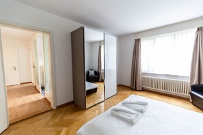 1 bedroom, desk, iron/ironing board, WiFi