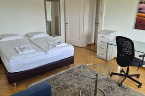 Iron/ironing board, WiFi, bed sheets