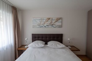 2 chambres, fer et planche à repasser, Wi-Fi, draps fournis