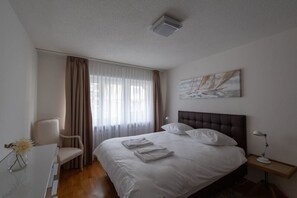 2 bedrooms, iron/ironing board, WiFi, bed sheets