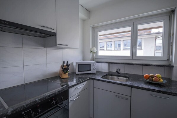 Fridge, microwave, stovetop, coffee/tea maker