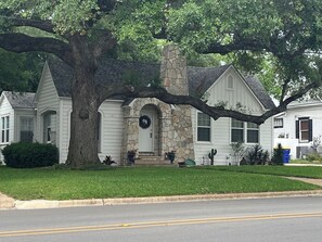 Exterior - Charming 2-bdrm house walking distance from historic downtown w/ WiFi & HVAC. (Gonzales)