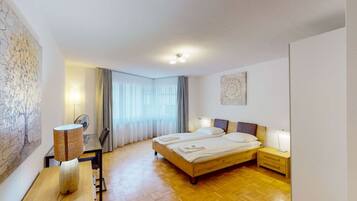 2 bedrooms, desk, iron/ironing board, WiFi