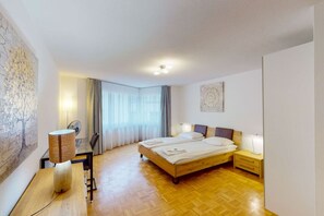 2 chambres, bureau, fer et planche à repasser, Wi-Fi