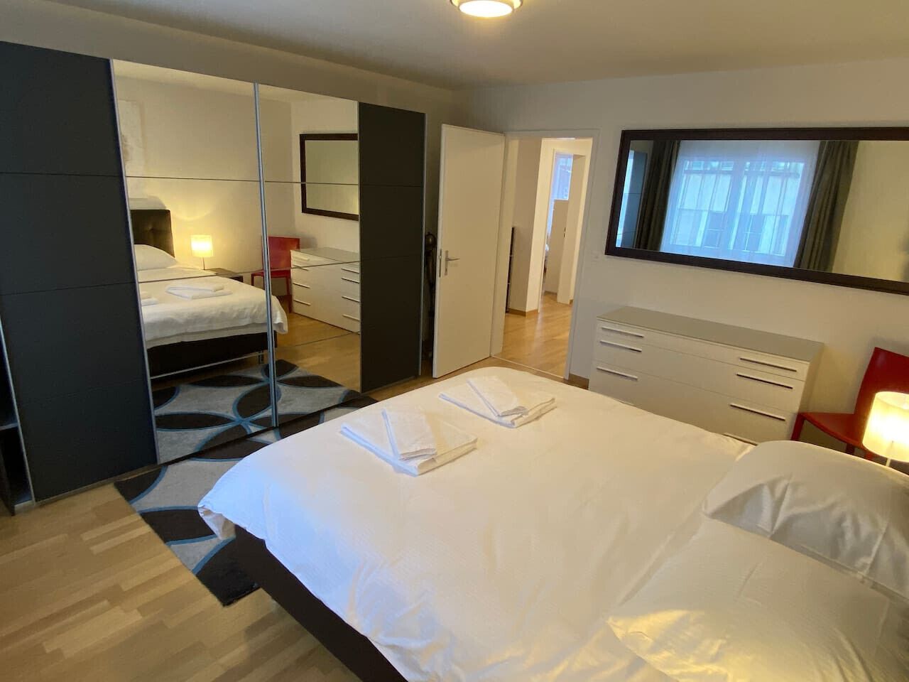 2 bedrooms, desk, iron/ironing board, WiFi