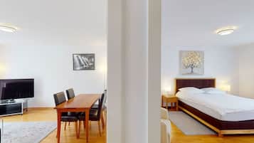 Desk, iron/ironing board, WiFi, bed sheets