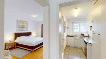 2 bedrooms, desk, iron/ironing board, WiFi