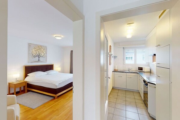 2 bedrooms, desk, iron/ironing board, WiFi