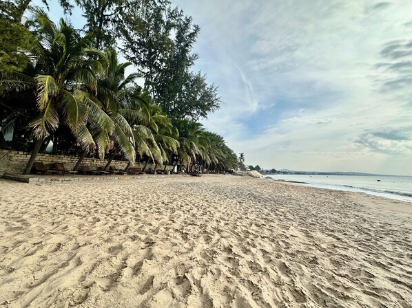 Private beach nearby, white sand - Le Huynh Mui Ne Hotel (Phan Thiet)