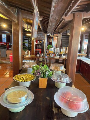 Petit déjeuner buffet servi tous les jours en supplément