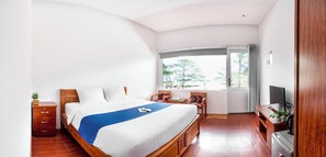 Chambre Double Supérieure, 1 très grand lit, vue ville | Wi-Fi gratuit, draps fournis