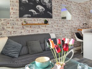 Living area - 1 bedroom accommodation in Beverley (Beverley)