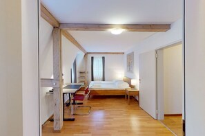 2 bedrooms, desk, iron/ironing board, WiFi