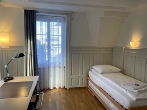 デスク、アイロン / アイロン台、WiFi、ベッドシーツ