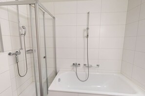 ヘアドライヤー、タオル