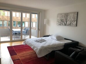1 bedroom, iron/ironing board, WiFi, bed sheets - Bright 1BR flat in the city centre (Greenyard 2) (Zürich)