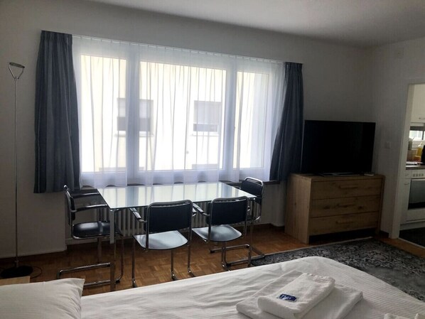 1 bedroom, desk, iron/ironing board, WiFi