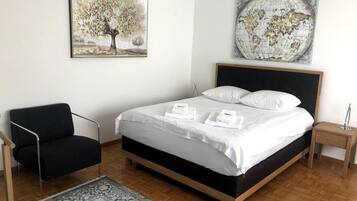 1 Schlafzimmer, Schreibtisch, BĂŒgeleisen/BĂŒgelbrett, WLAN