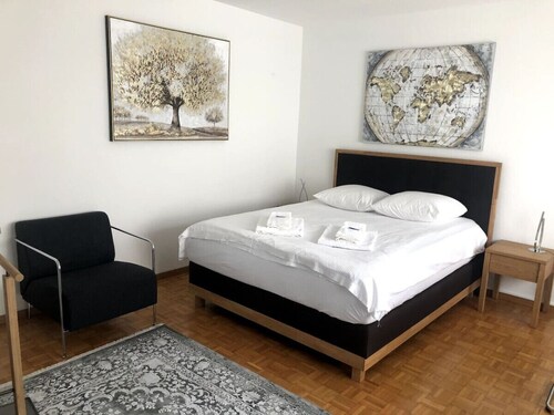 Bright and quiet studio in the city center (Sky1)