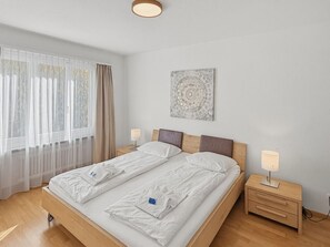 1 bedroom, desk, iron/ironing board, WiFi