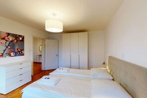 Desk, WiFi, bed sheets