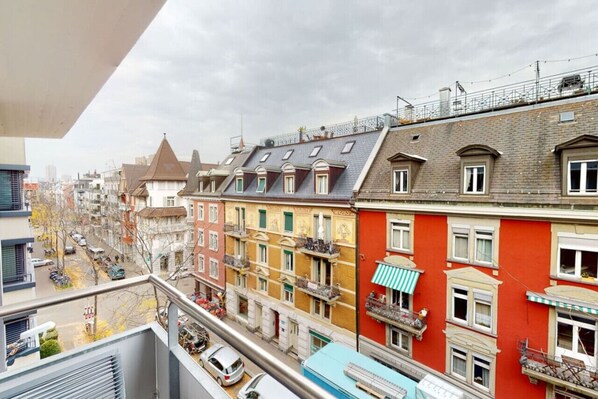 Property grounds - Amazing/sunny 2BR flat in the city center (West 6) (Zürich)