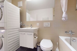 Hair dryer, towels - Amazing/sunny 2BR flat in the city center (West 6) (Zürich)