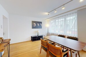 Dining - Amazing/sunny 2BR flat in the city center (West 6) (Zürich)