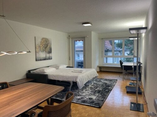 Cozy, sunny, city center 1BR flat (Marble 3)