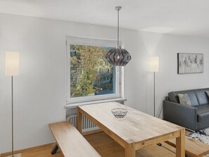 Dining - Beautiful, quite and very central 2BR flat (Sky6) (Zürich)