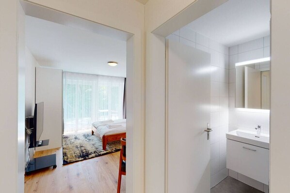 1 slaapkamer, een bureau, een strijkplank/strijkijzer, wifi