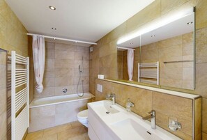 Sèche-cheveux, serviettes fournies