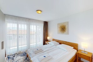 1 bedroom, desk, iron/ironing board, WiFi