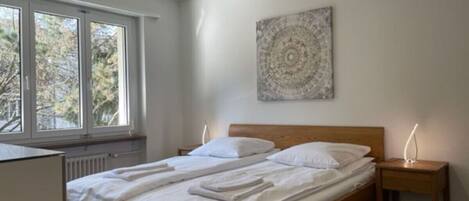 2 bedrooms, desk, iron/ironing board, WiFi