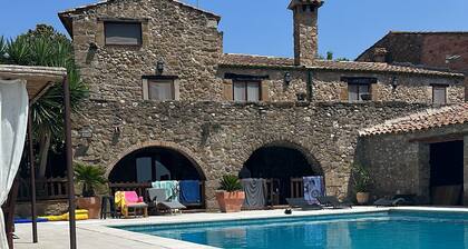Mas du XVII eme siècle, 1000m2, parking, wifi, swimming pool, outdoor jacuzzi, 18 pax