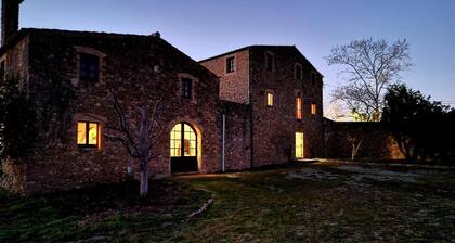 Mas du XVII eme siècle, 1000m2, parking, wifi, swimming pool, outdoor jacuzzi, 18 pax