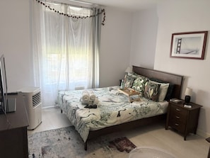 2 Schlafzimmer, Schreibtisch, Bügeleisen/Bügelbrett, Reisekinderbett