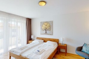 1 bedroom, desk, iron/ironing board, WiFi