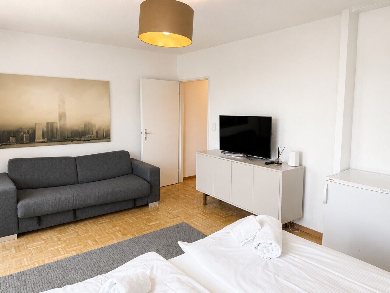 Iron/ironing board, WiFi, bed sheets