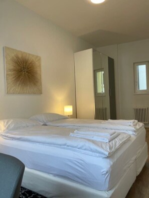 2 Schlafzimmer, Schreibtisch, Bügeleisen/Bügelbrett, WLAN