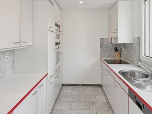 Fridge, microwave, oven, stovetop - Amazing 2BR flat: spacious and central (Duke2) (Zürich)