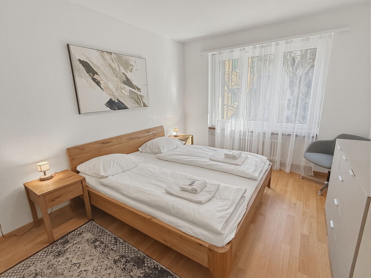 Desk, iron/ironing board, WiFi, bed sheets