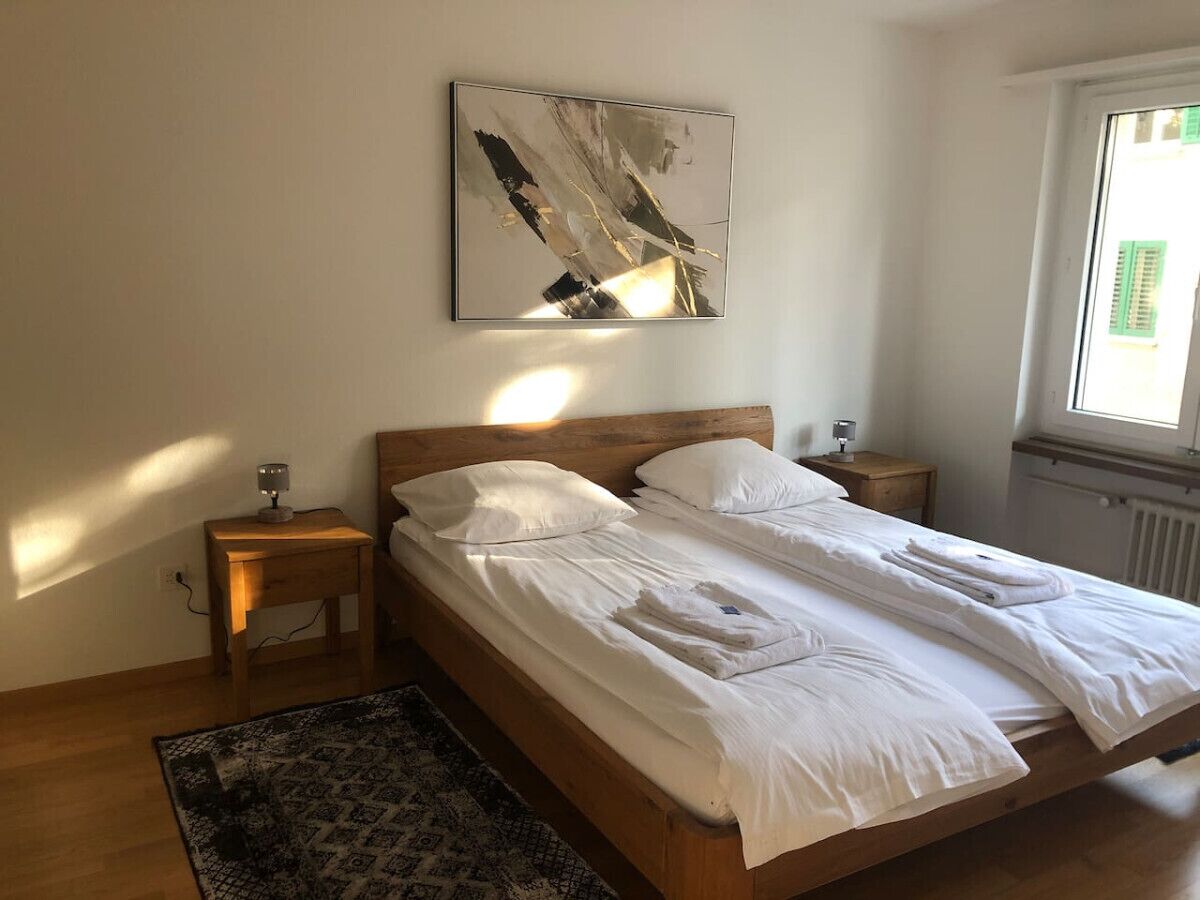 Desk, iron/ironing board, WiFi, bed sheets