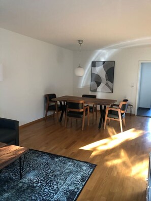 تناول الطعام