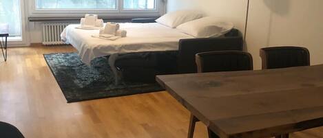 2 Schlafzimmer, Schreibtisch, Bügeleisen/Bügelbrett, WLAN